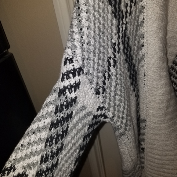 EXPRESS cream grey and black patterned cardigan size medium - Picture 5 of 7